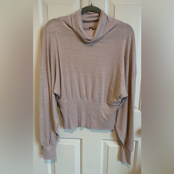 Free People turtleneck sweater. Rose-gold, size Small. EUC - Picture 4 of 6